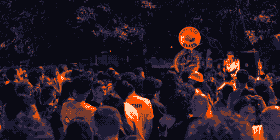 Pubblico a un concerto del Big Lebowski Culture Club, in pixel art blu notte e arancio