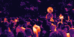 Pubblico a un concerto del Big Lebowski Culture Club, in pixel art